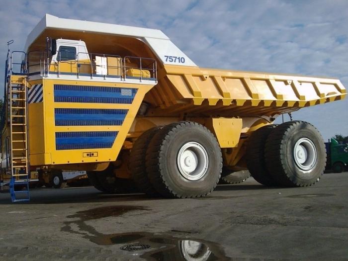 BelAZ-75710 е най-голямата кола в света