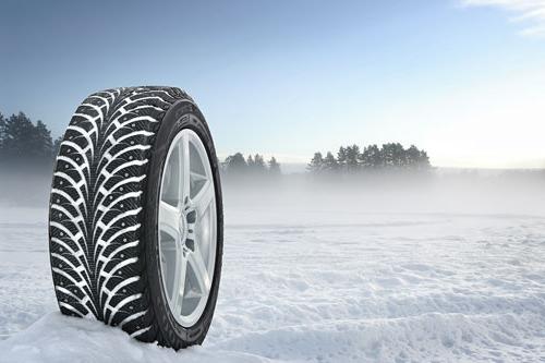 Кои зимни гуми са по-добри: шипове или велкро?