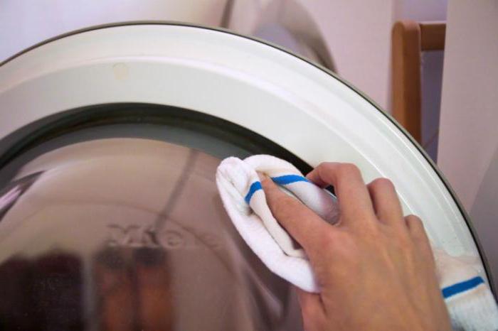 Най-доброто средство за почистване на пералните машини от мръсотия, мухъл и миризма