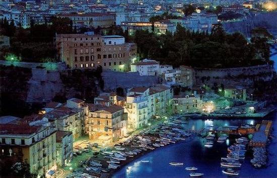 sorrento на картата на Италия